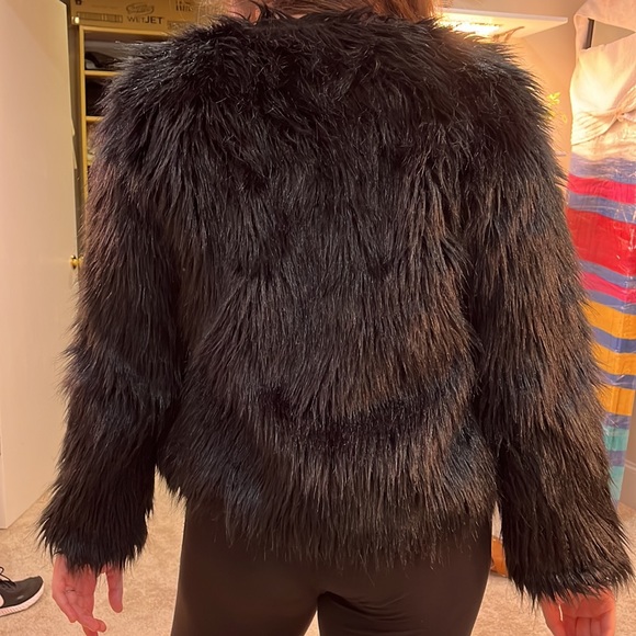 Fushi Glossy black faux fur with a beautiful rich sheen unlike flat faux furs - Picture 2 of 8